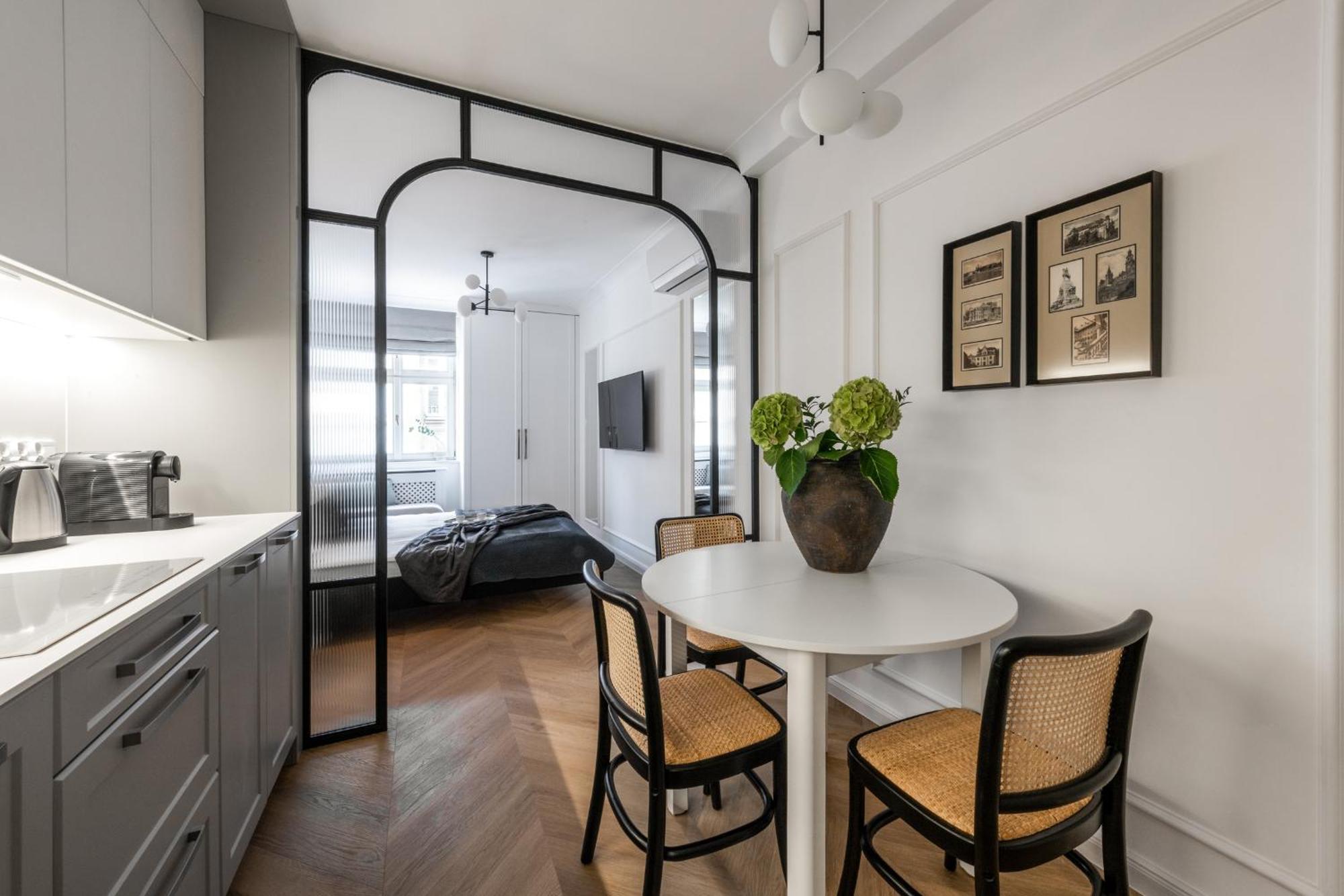 Studio Apartment King Bed